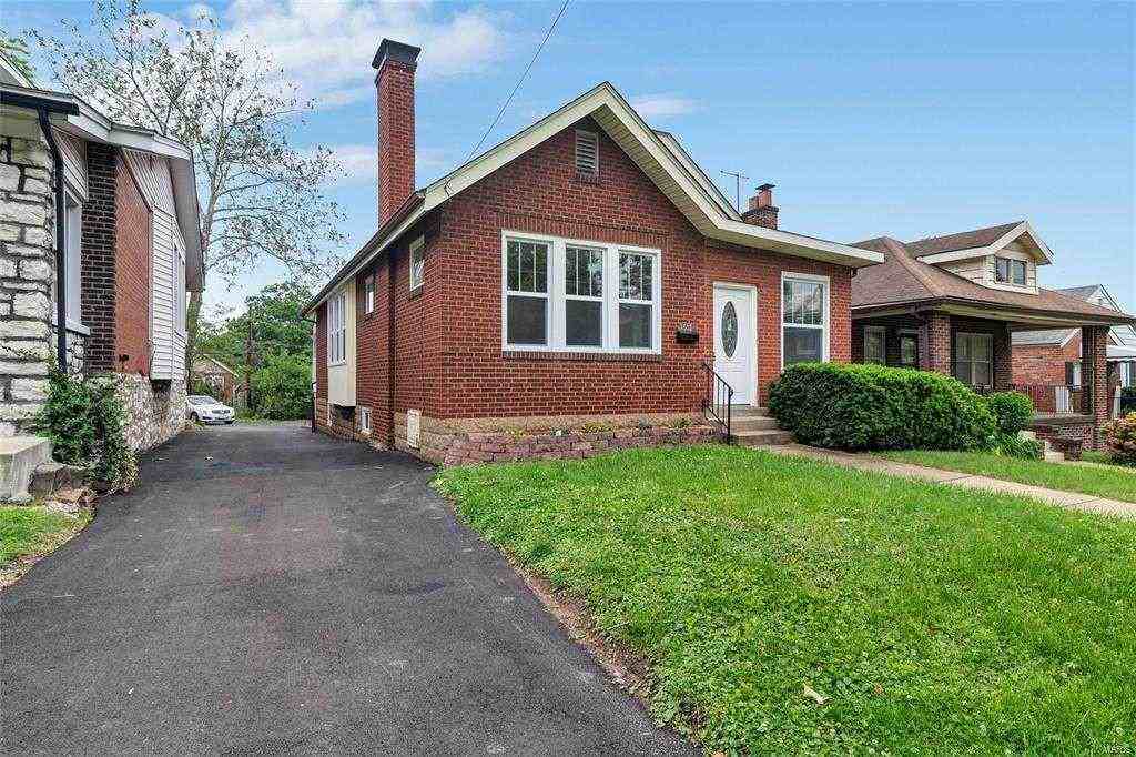 1502 Bredell Ave - Photo 2 of 23