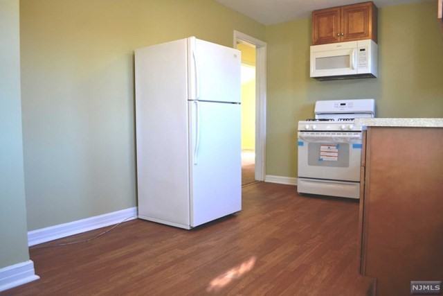 326 Madison Ave - Photo 3 of 9