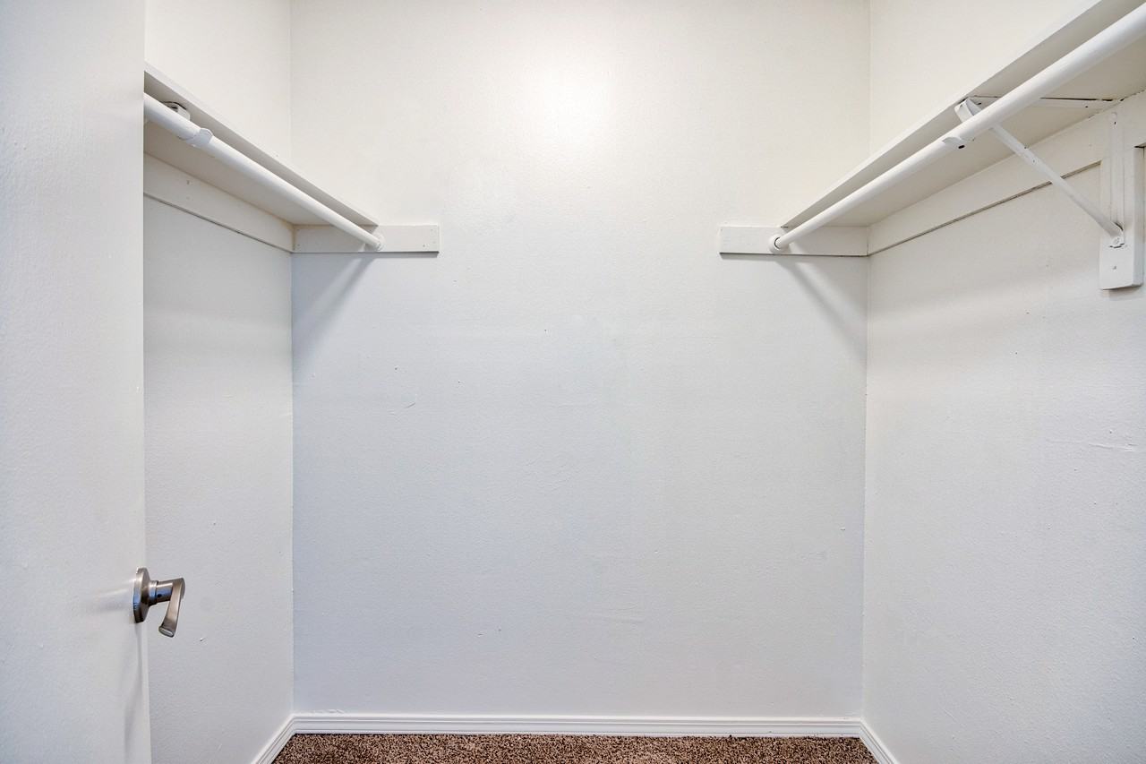 Park East Apartments - Photo 3 of 5