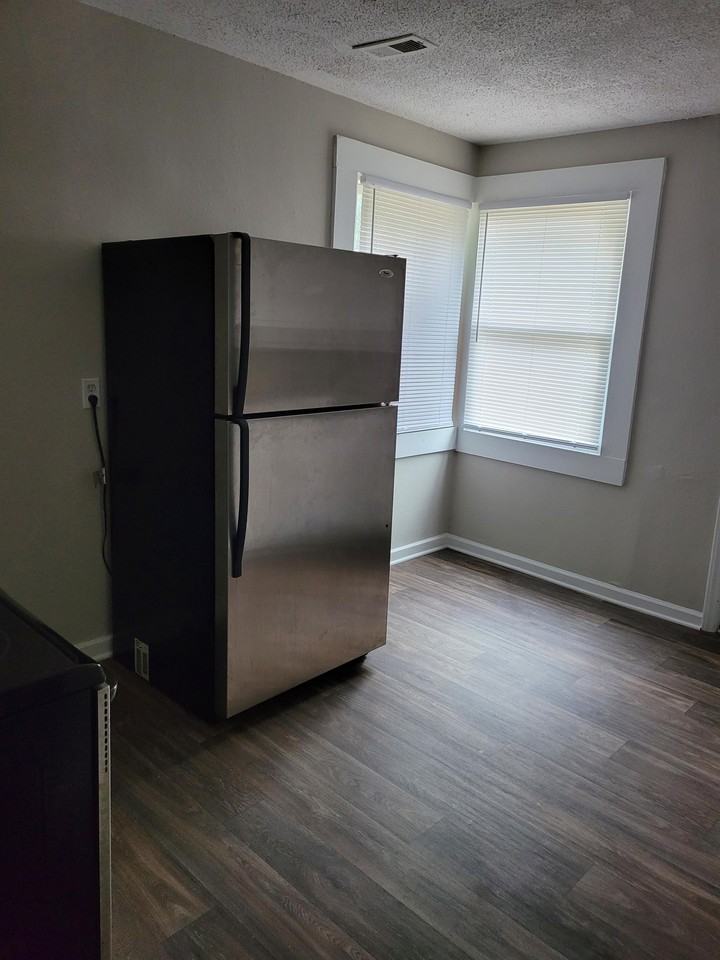 332 S Bull St #1 - Photo 3 of 16