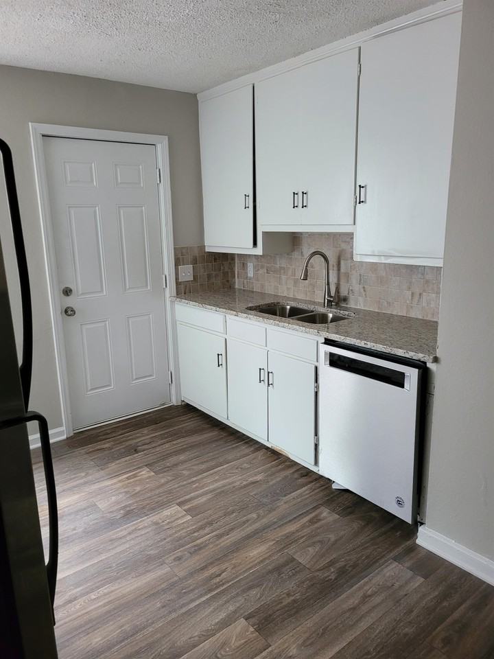 332 S Bull St #1 - Photo 4 of 16