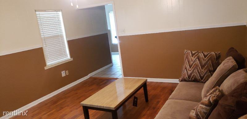 4702 Lynch Dr - Photo 3 of 16