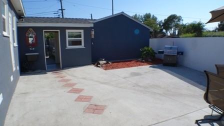 264 E Eleanor Ln - Photo 3 of 17