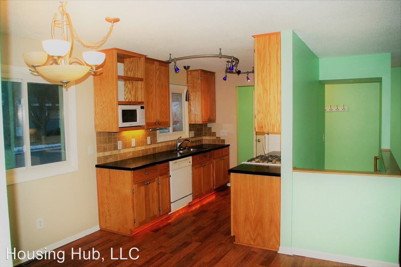 205 Stardust Blvd - Photo 3 of 15