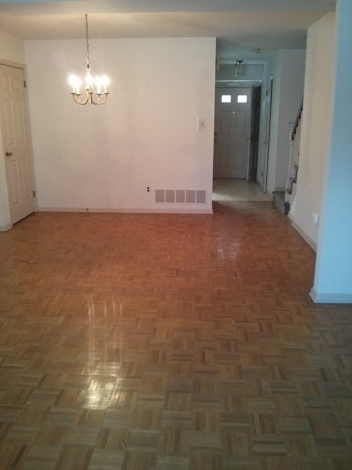 302 Brookwood Dr - Photo 2 of 4