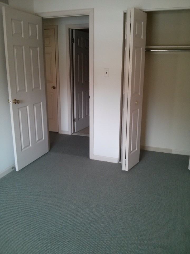 302 Brookwood Dr - Photo 3 of 4