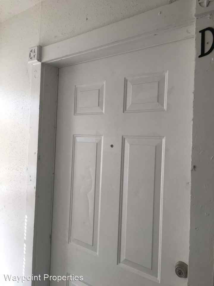 1522 Broadmoor Drive - Photo 2 of 7