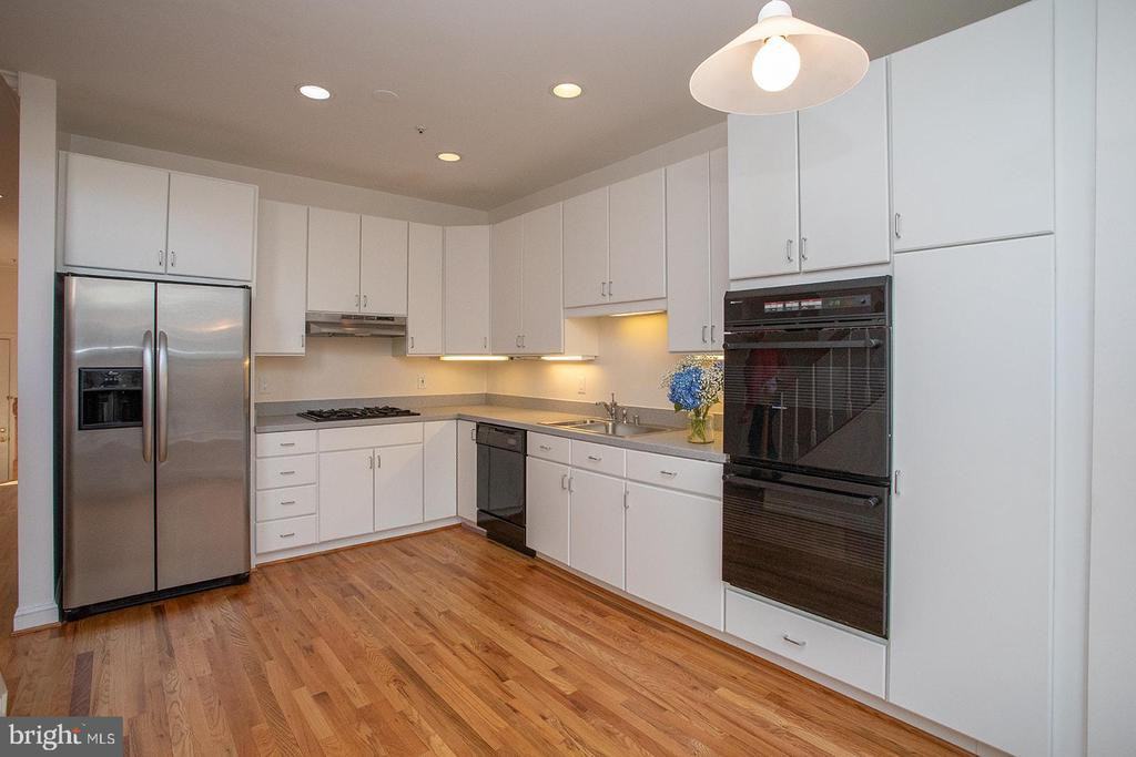 1514 N Colonial Ter - Photo 3 of 29
