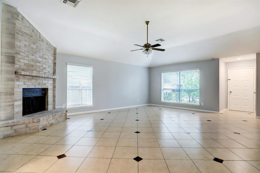 2126 Highland Hills Dr - Photo 2 of 15