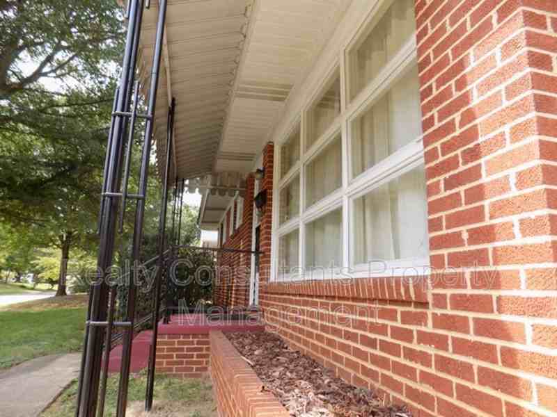 313 Melbourne Rd - Photo 3 of 15