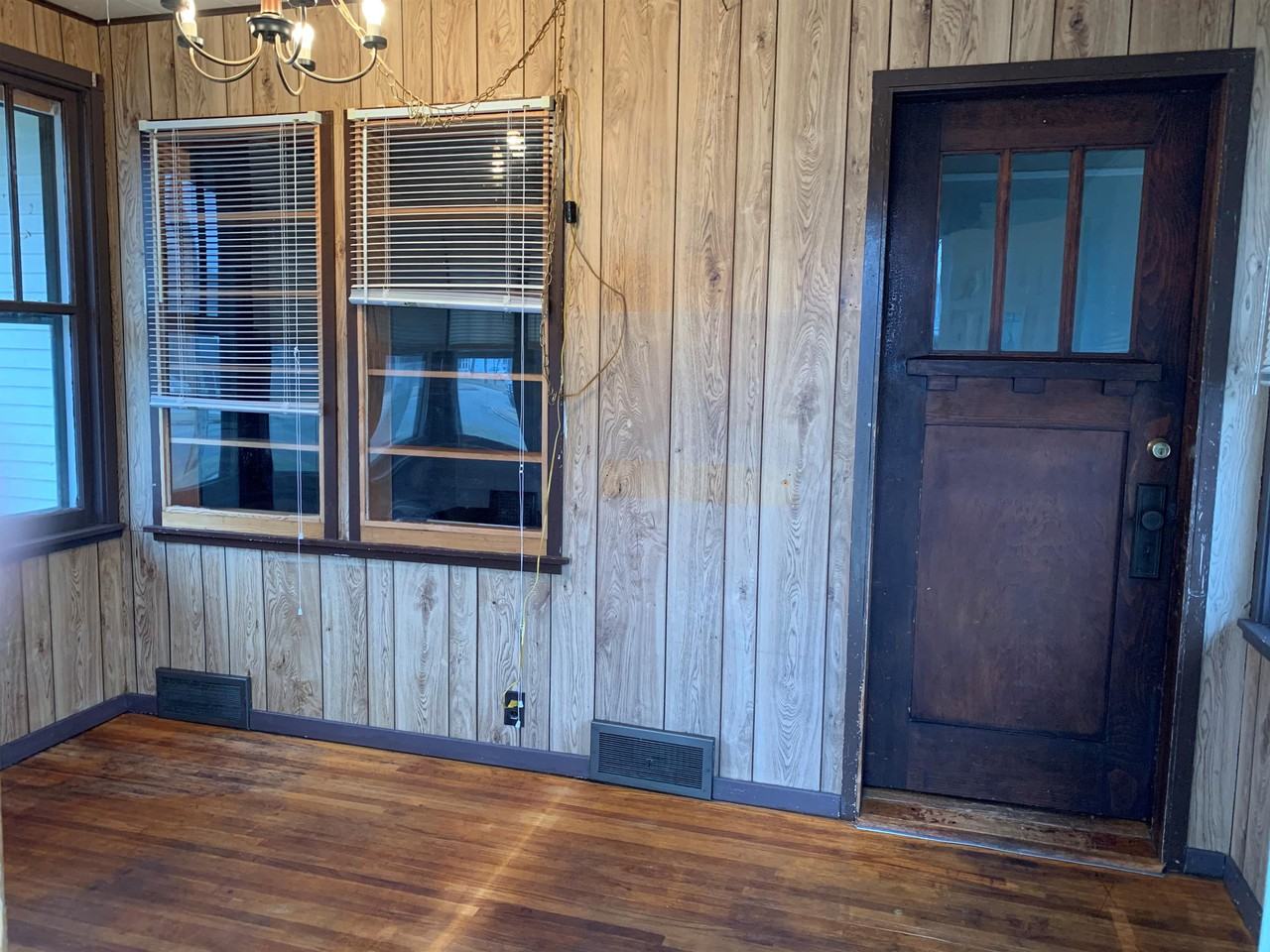 654 3rd Ave Ne #1 - Photo 3 of 11