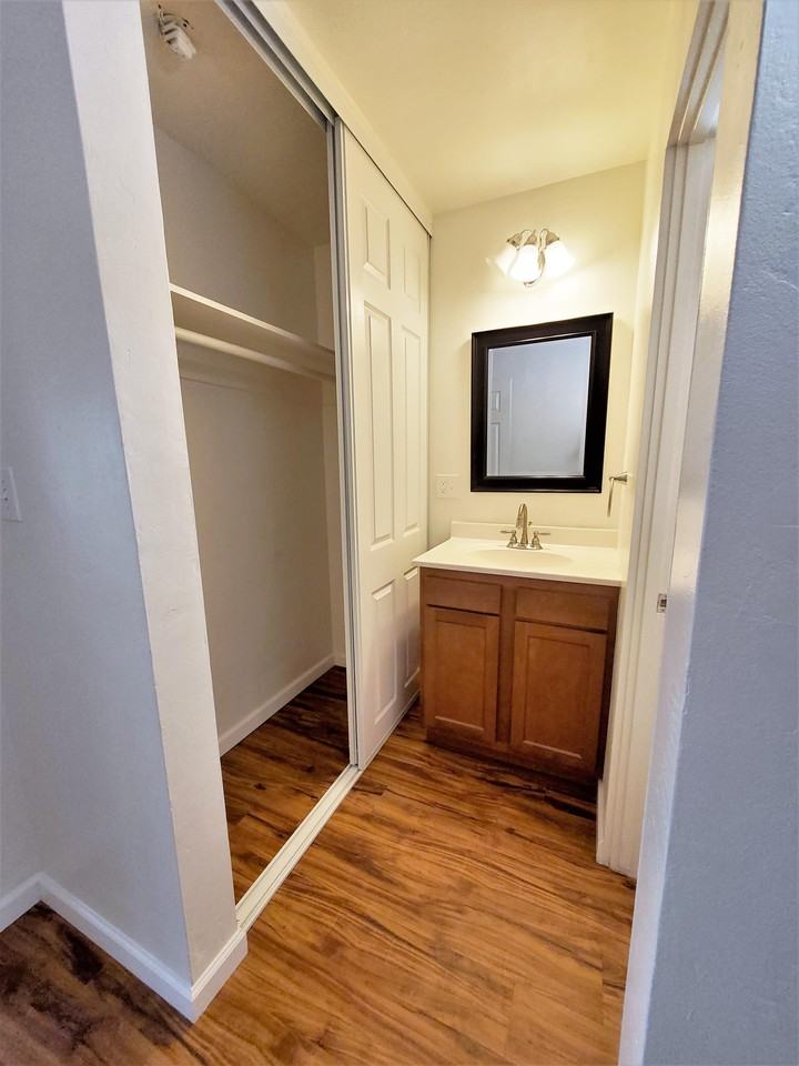5063 CLAIREMONT MESA BLVDUnit 31 #31E - Photo 4 of 5