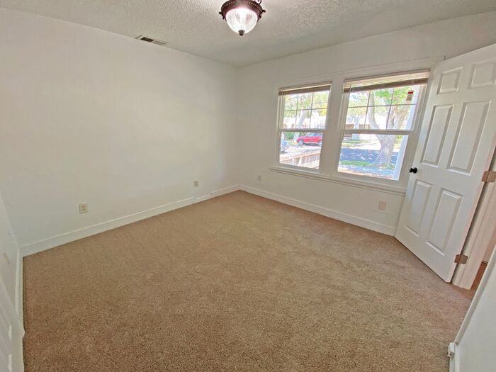 1037 Greenwood Ave - Photo 3 of 16