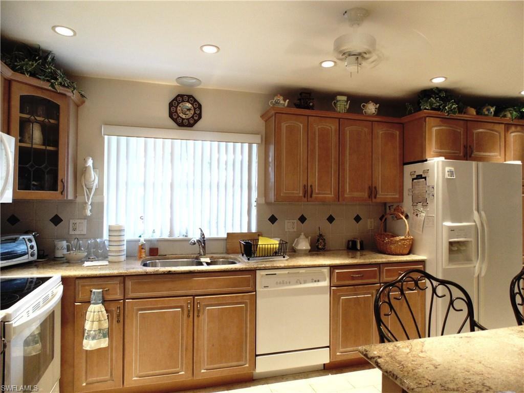 3323 Southeast 19th Avenue #1 - Photo 4 of 16