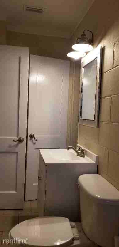 646 W Juniata St - Photo 2 of 5