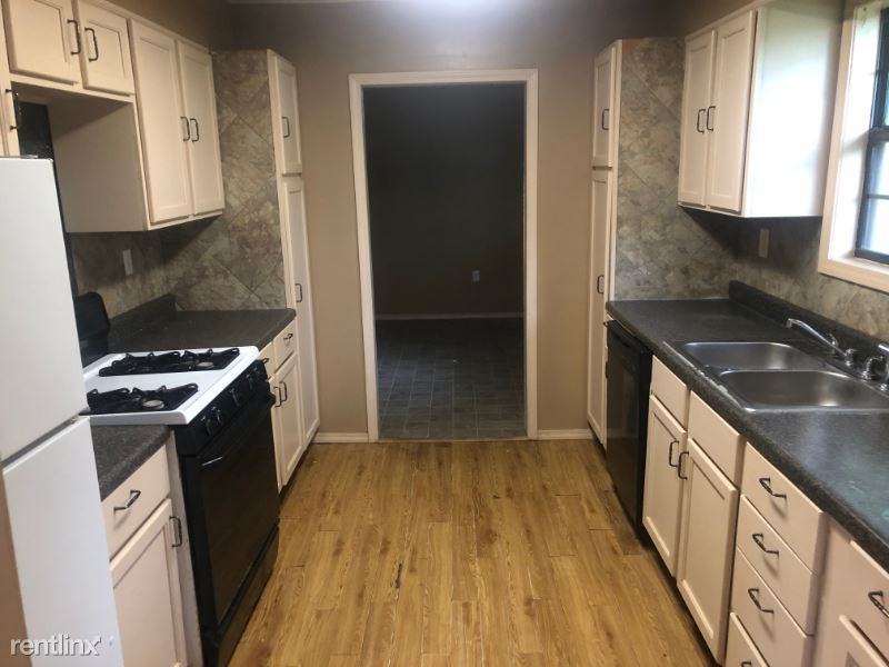 723 N Locust St - Photo 2 of 6