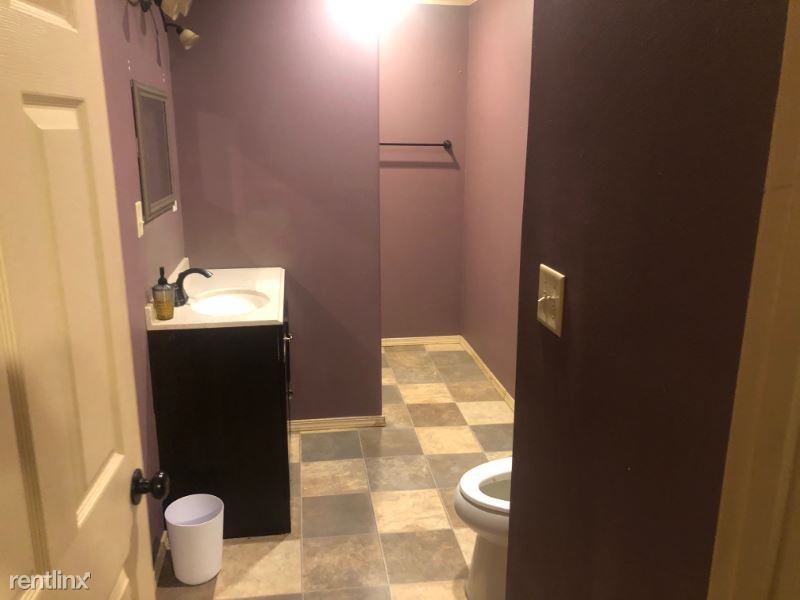 723 N Locust St - Photo 3 of 6