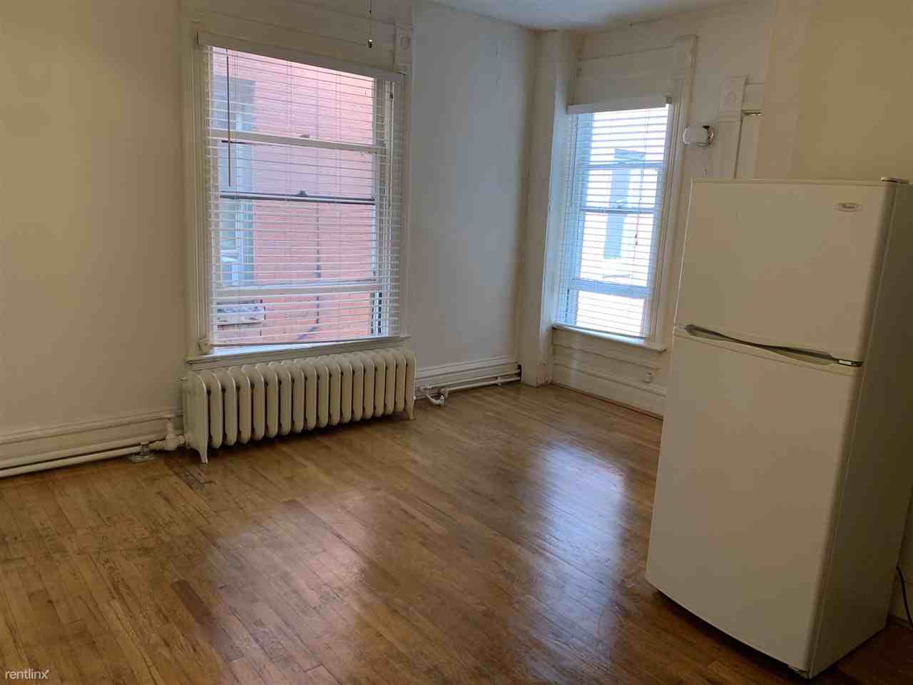 1252 N Corona St - Photo 3 of 10