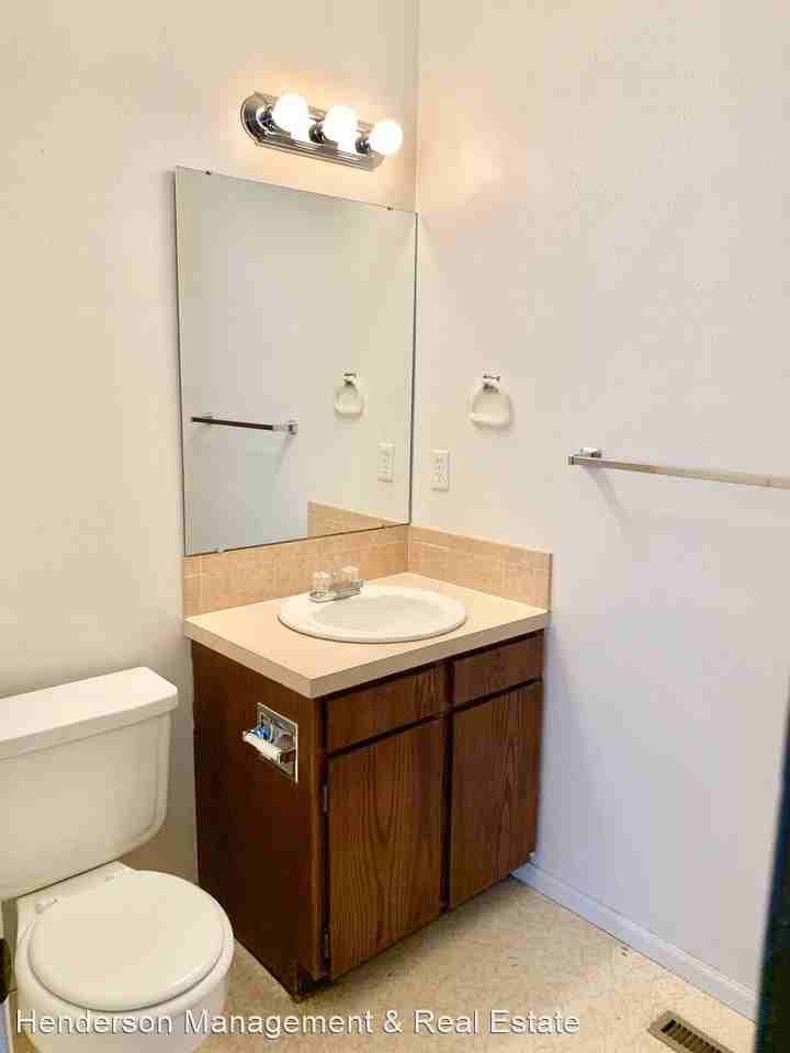 1543-1545 Kennedy Ave - Photo 3 of 13