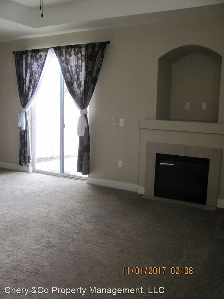 652 W 24th St - Photo 2 of 8