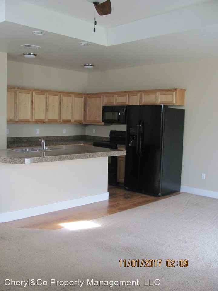 652 W 24th St - Photo 3 of 8