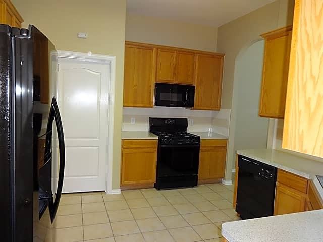 507 Cedar Point Dr - Photo 3 of 14