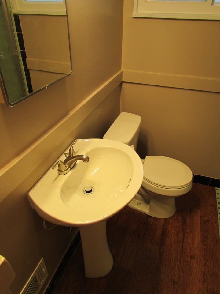 536 North Leona Avenue - Photo 7 of 9