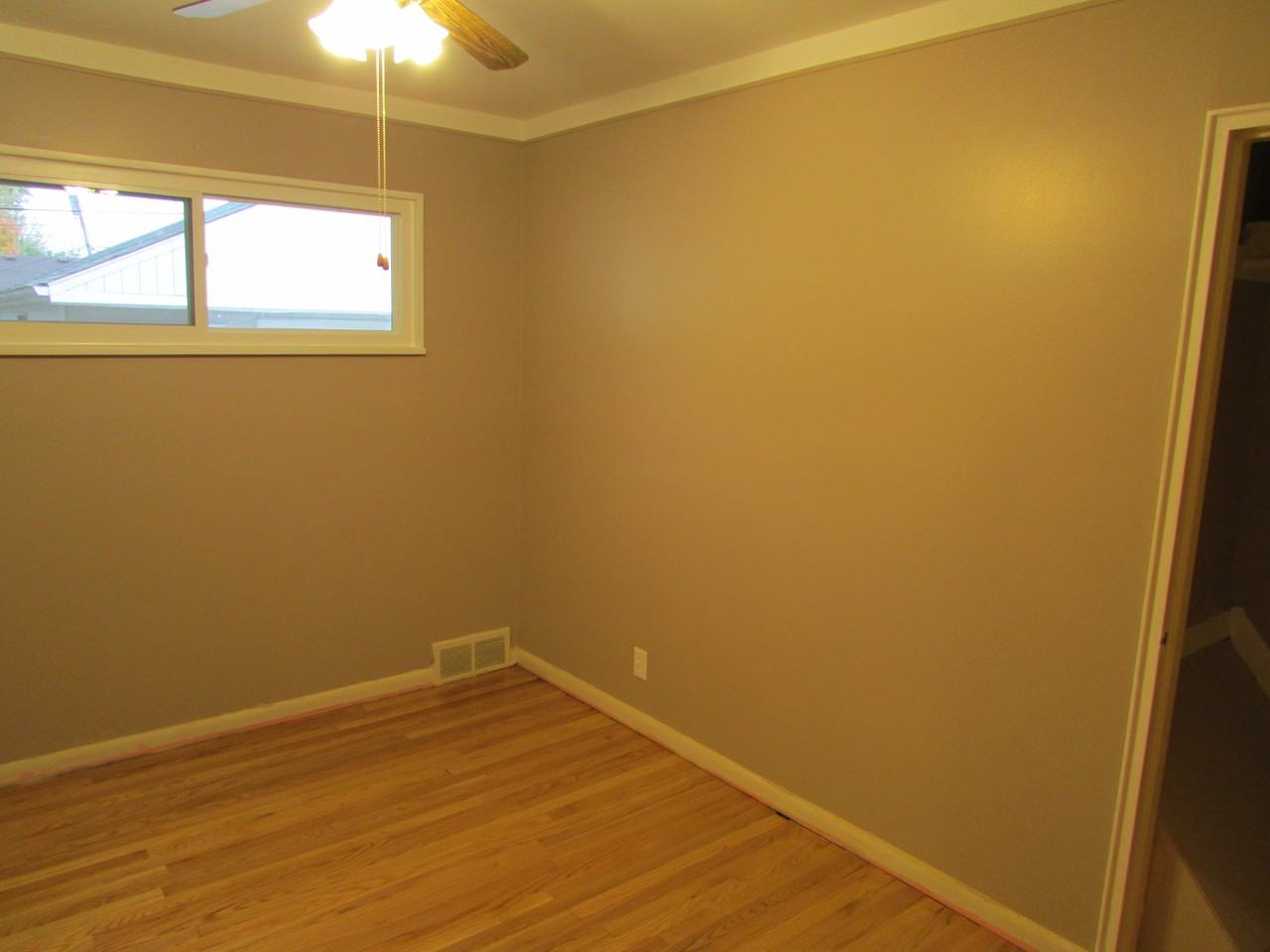 536 North Leona Avenue - Photo 5 of 9