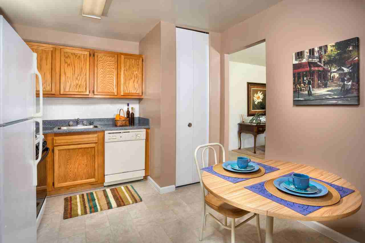 Horizon Square - Photo 3 of 21