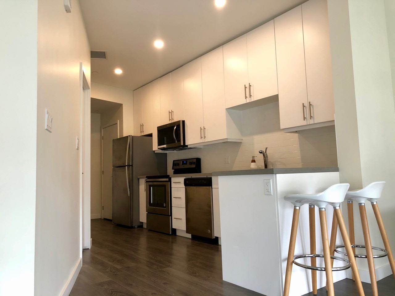 690 King Street West - Photo 2 of 5