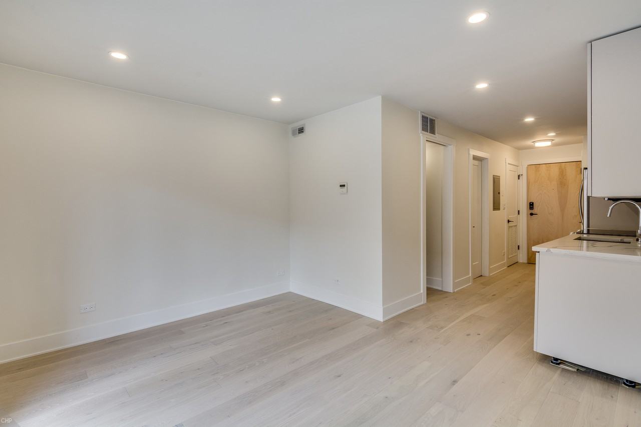 1955 North Lincoln Avenue #3c - Photo 2 of 13