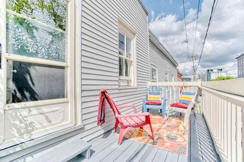 One bedroom Furnished Apartment All Inclusive Monthly Parking