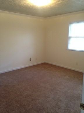 1112 Moseley Dr - Photo 2 of 7