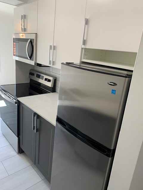 989 West 20th Avenue - Photo 2 of 7
