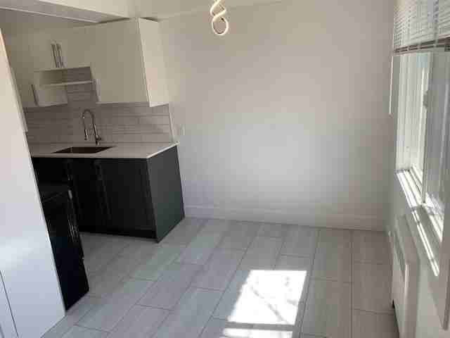 989 West 20th Avenue - Photo 3 of 7