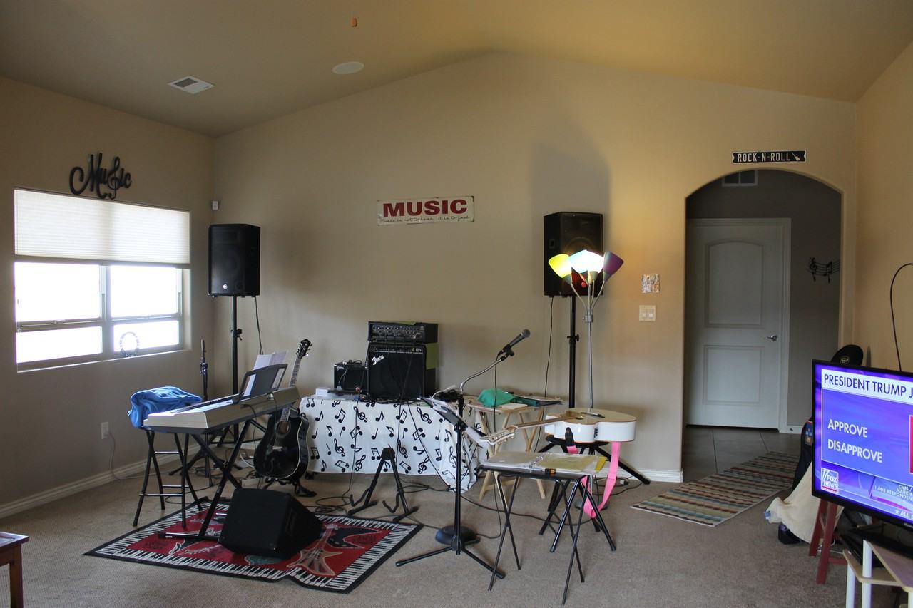 382 Rosemary Way - Photo 3 of 11