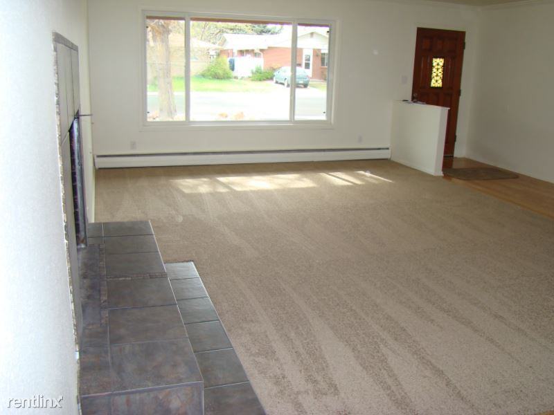 1204 Baker St - Photo 2 of 15