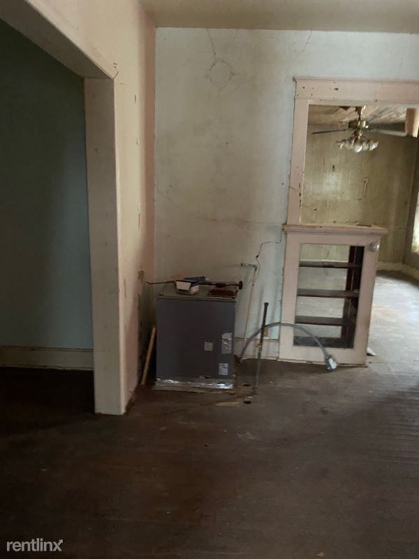 412 412 N State St 1 - Photo 2 of 6