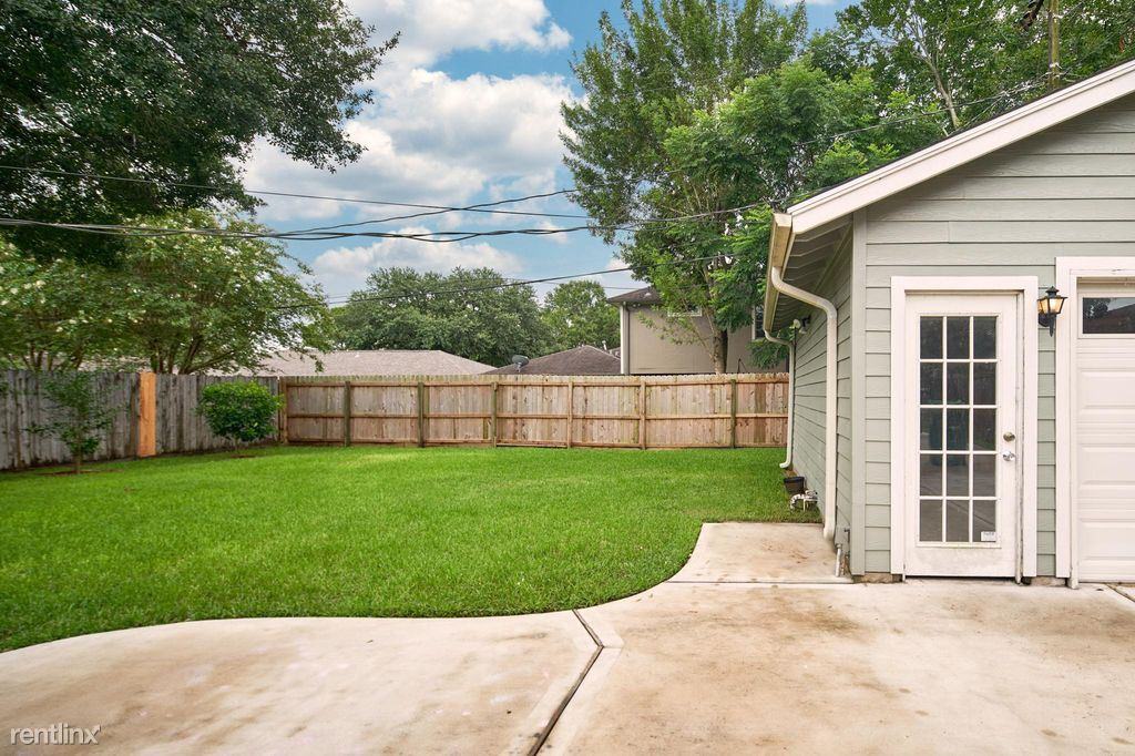 6147 Jason St - Photo 3 of 10