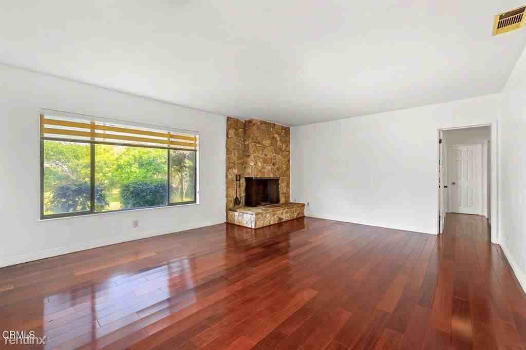 2115 Holly Ave - Photo 3 of 12