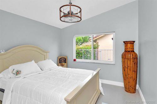 5300 King Arthur Ave - Photo 3 of 7