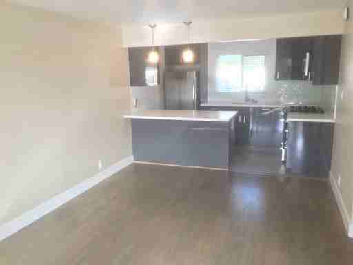 823 University Ave - Photo 2 of 6