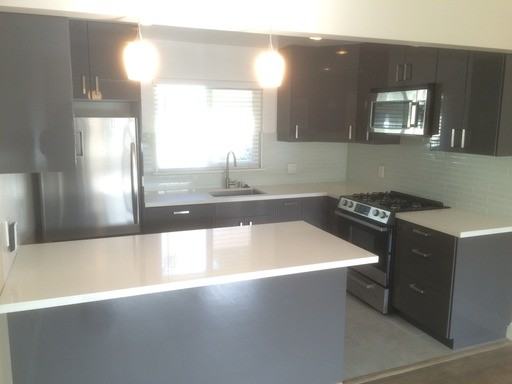 823 University Ave - Photo 3 of 6