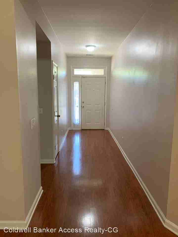 114 Chapel Dr - Photo 2 of 35