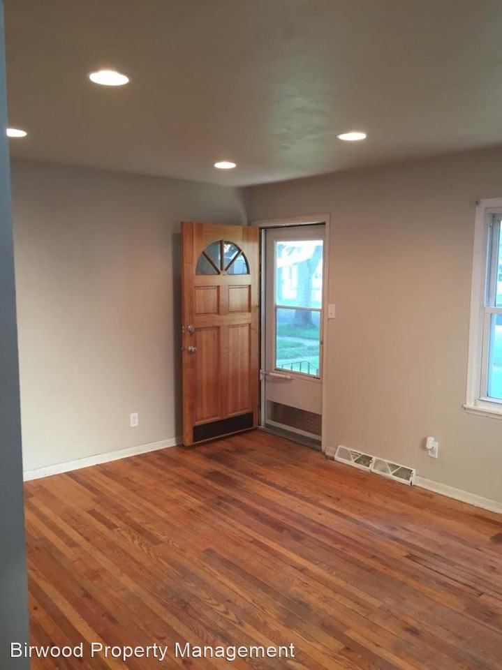 2313 Myrtle St - Photo 2 of 16