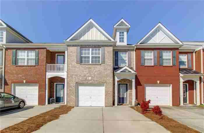 2230 Hawks Bluff Trl - Photo 3 of 25