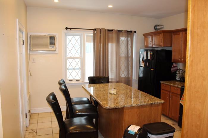 929 E Broadway - Photo 3 of 10