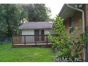 117 W Poplar St - Photo 3 of 8