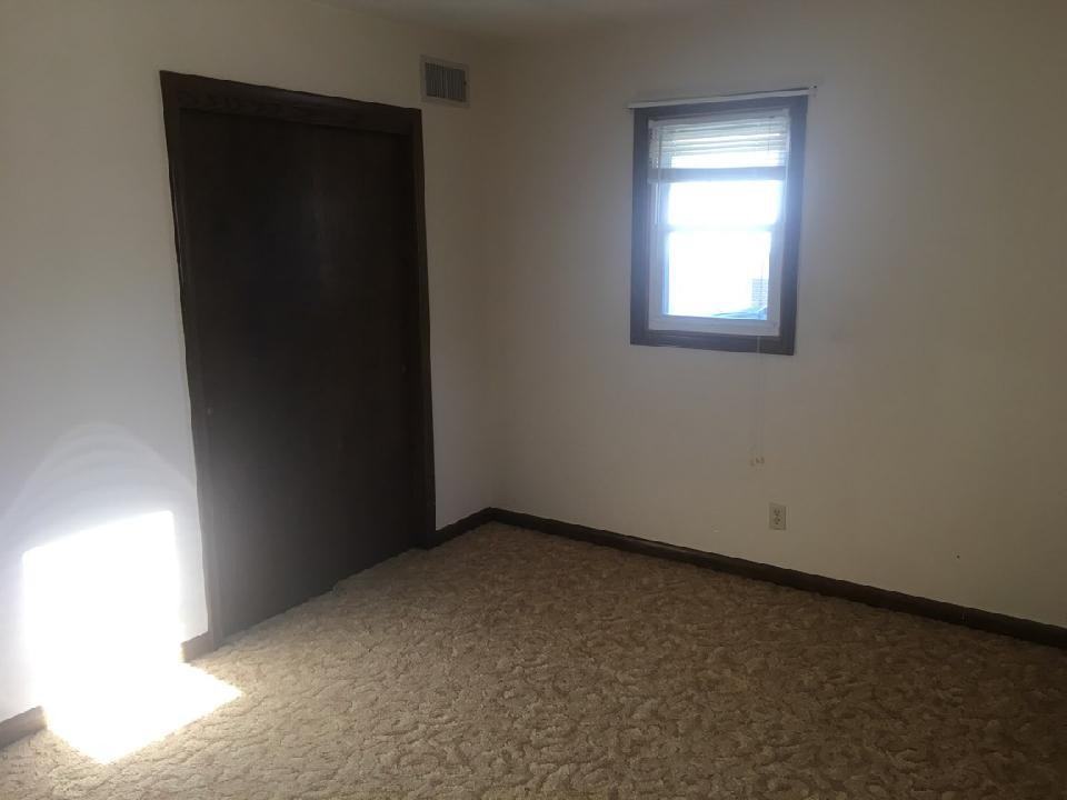 605 N Dirks St - Photo 3 of 10