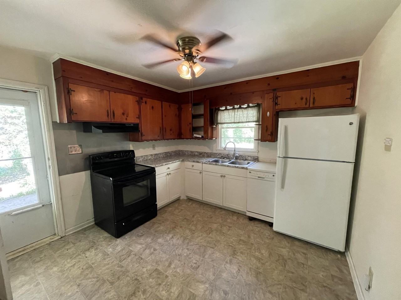 406 Meadow Ln #1 - Photo 2 of 6